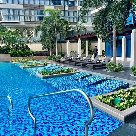 Hotel Vibe Condo At Uptown Parksuites Bgc Taguig Esterno foto