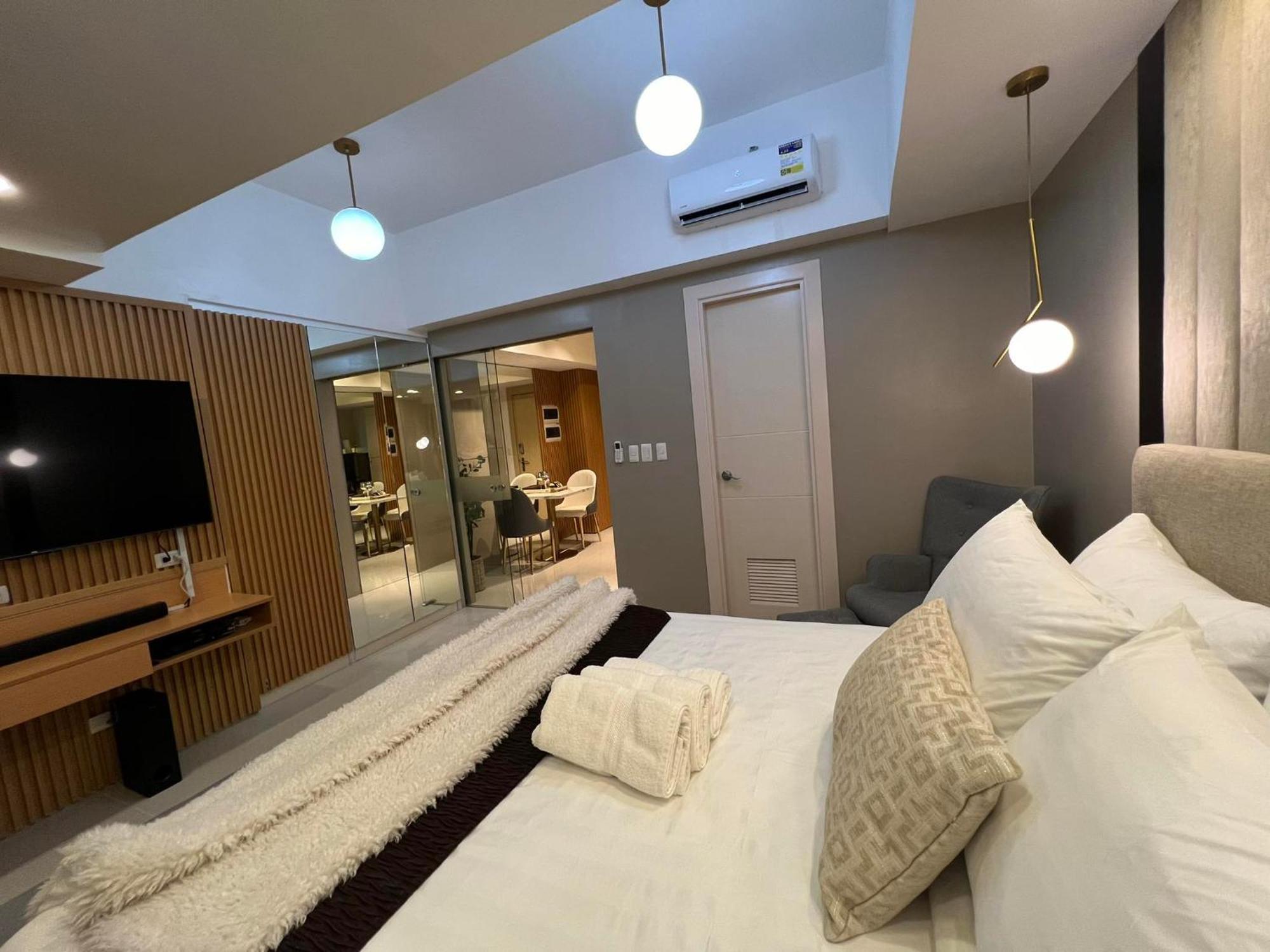 Hotel Vibe Condo At Uptown Parksuites Bgc Taguig Esterno foto